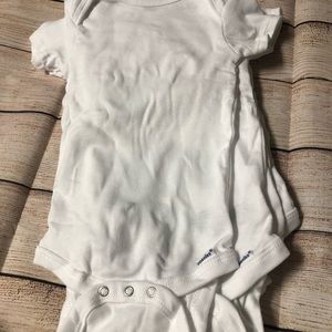 Gerber organic onesie/6-9 months -NWT!5 pc